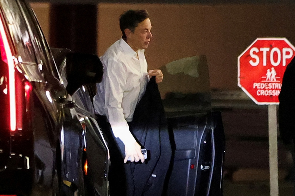 lon Musk arrives at the 29th Annual Baron Investment Conference.